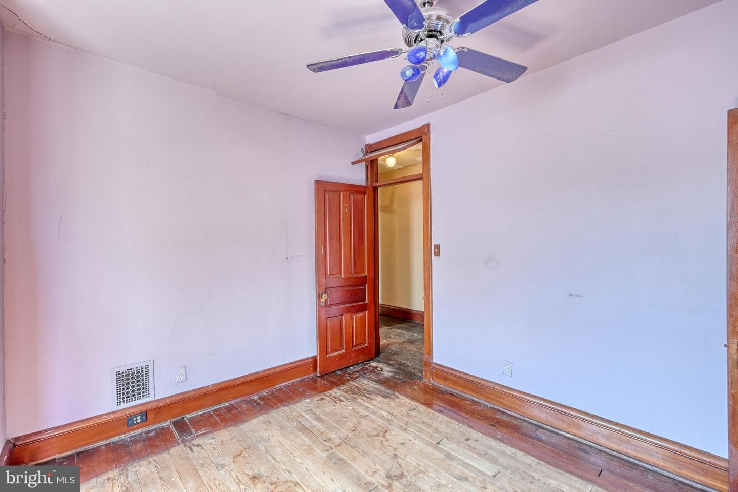 228 W Douglass Street photo 21