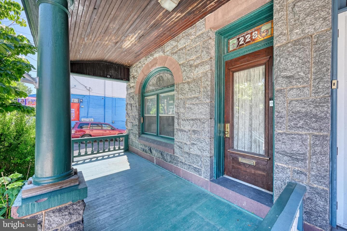 228 W Douglass Street photo 3