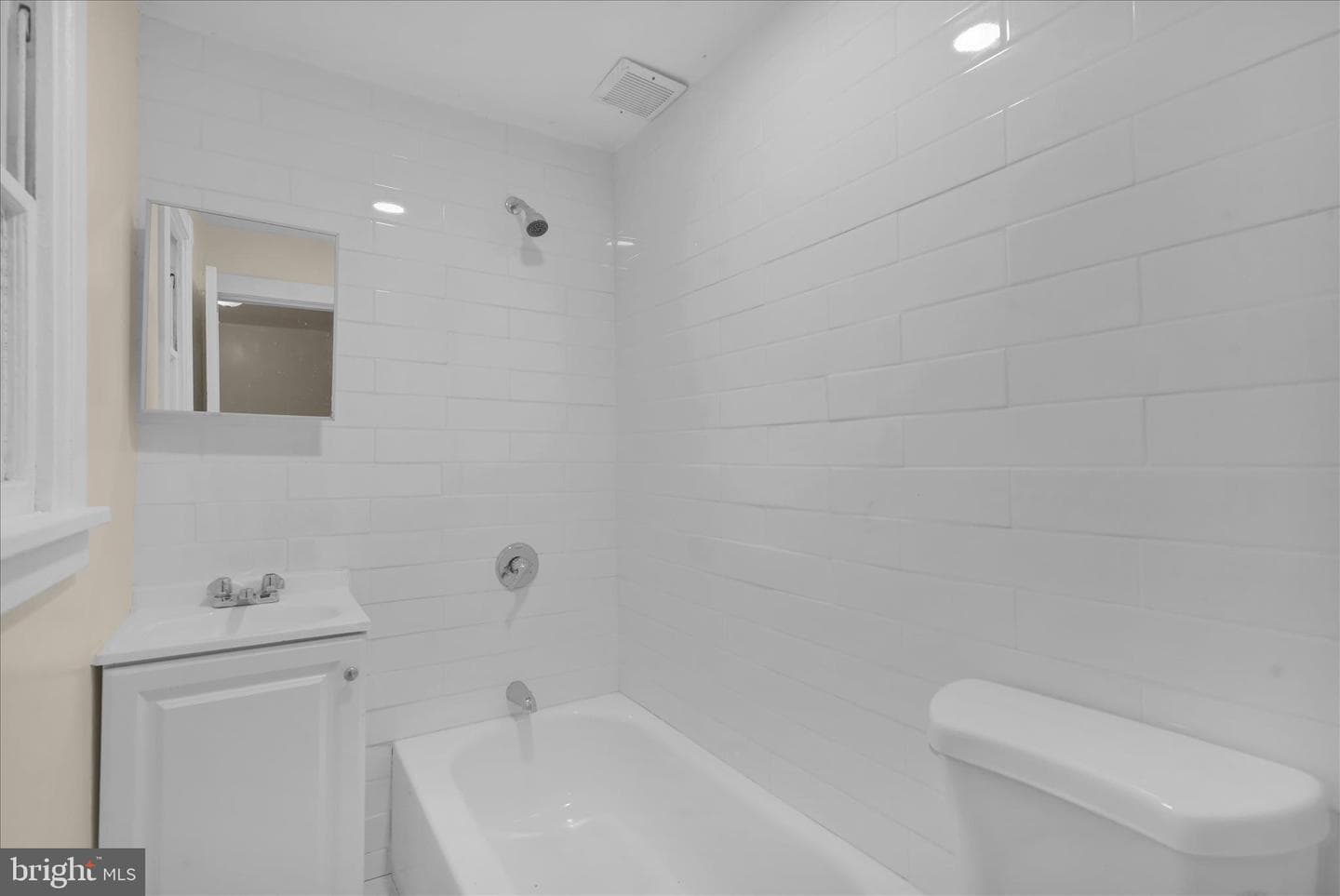 121 W Elm Street photo 17