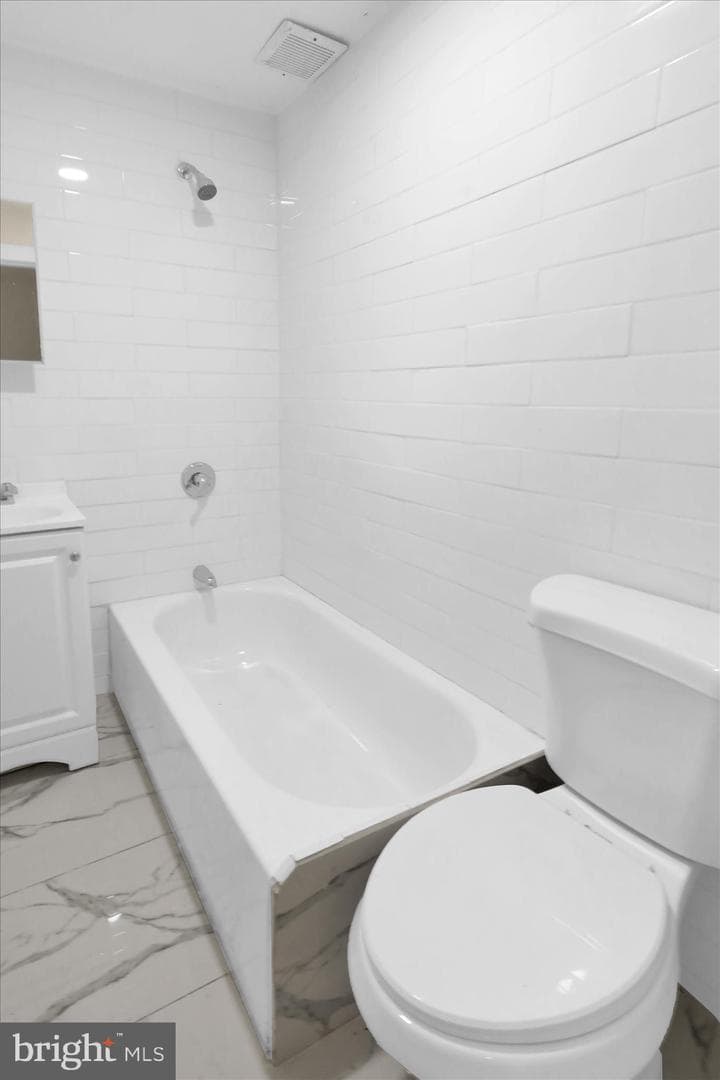 121 W Elm Street photo 18