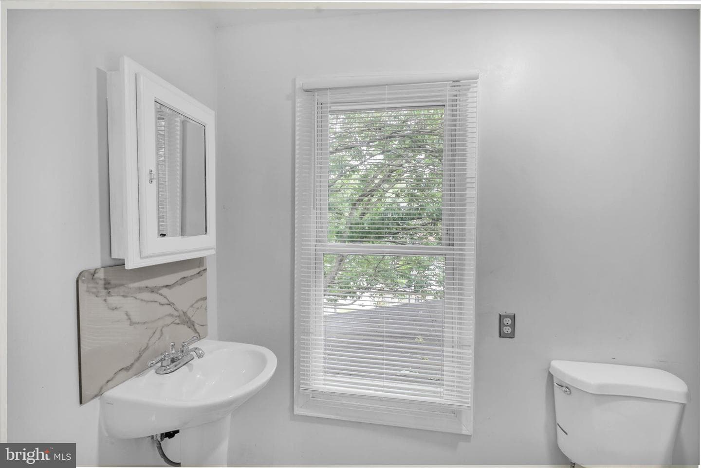 121 W Elm Street photo 28