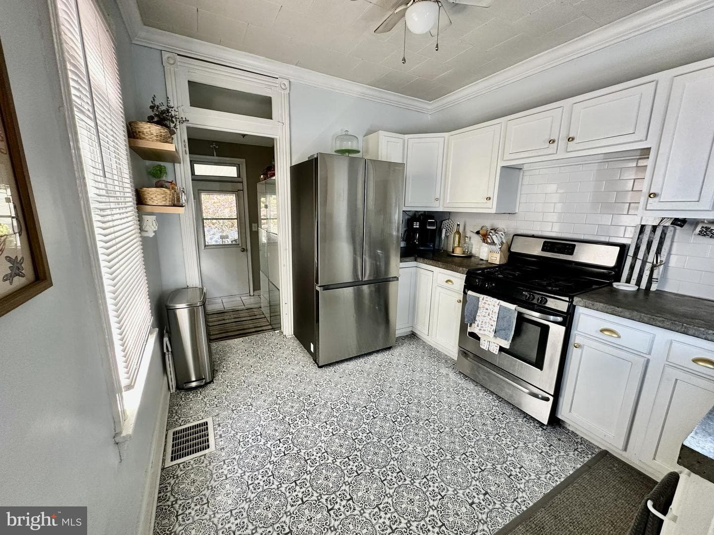 106 S 6th Avenue photo 11