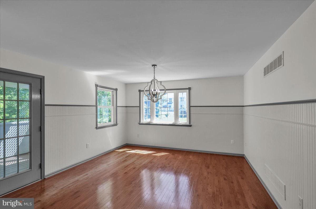 223 Woodbridge Lane photo 9