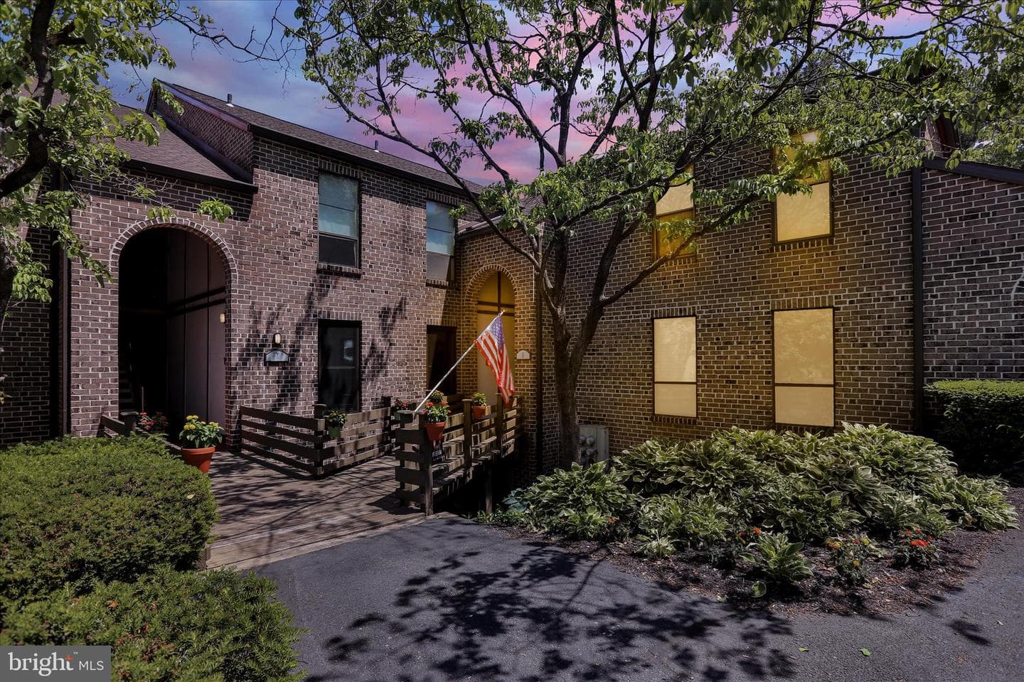8 Fairway Road photo 2