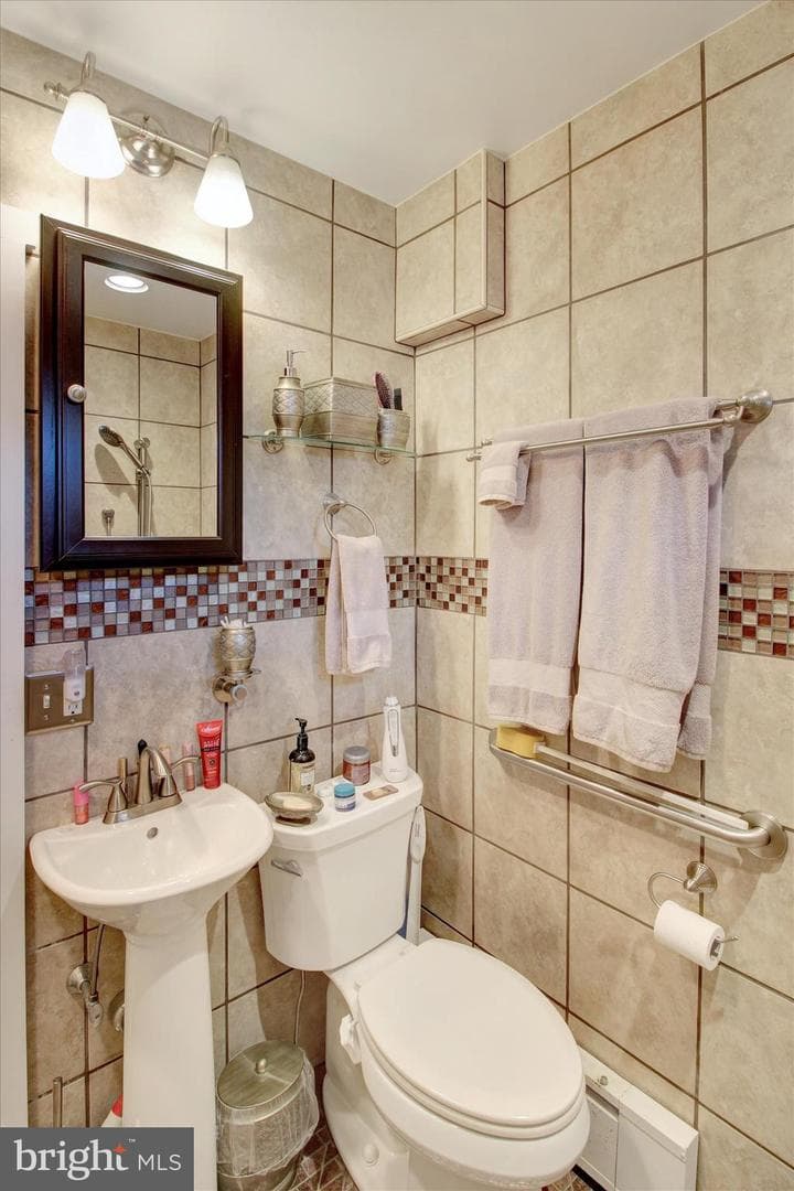 238 E Walnut Street photo 15