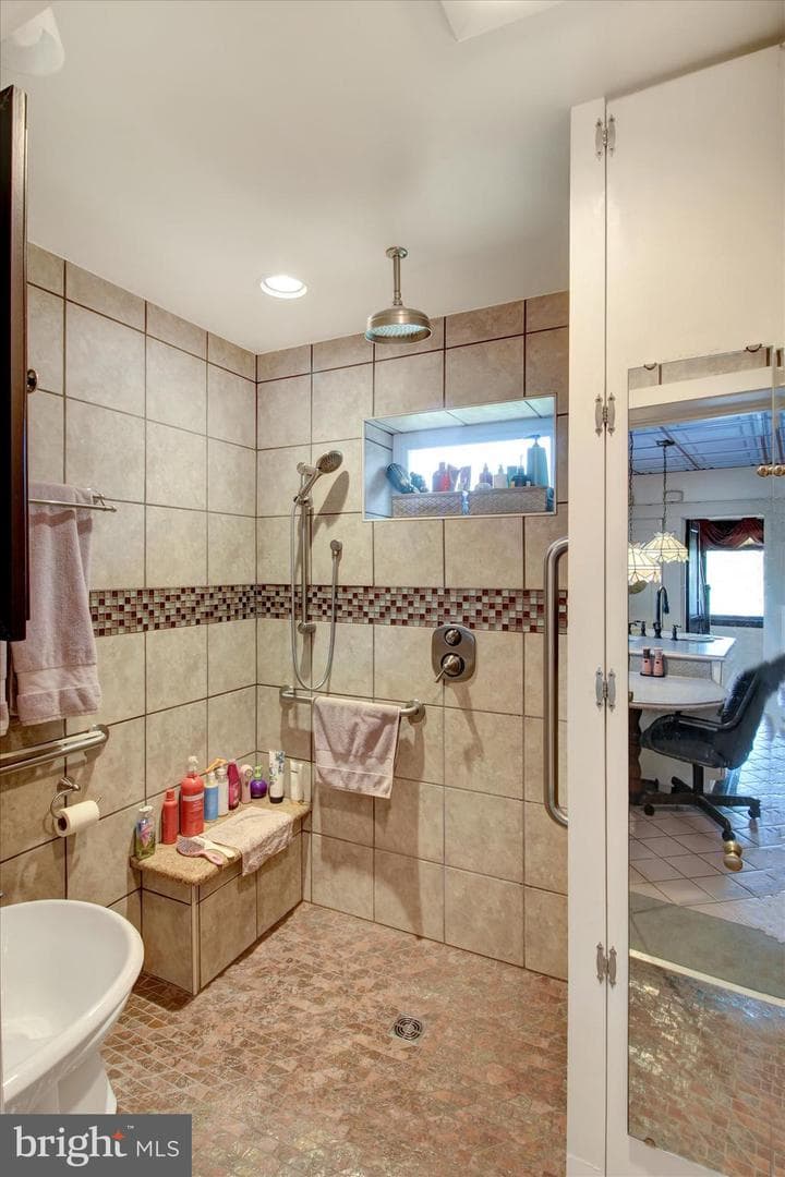 238 E Walnut Street photo 16