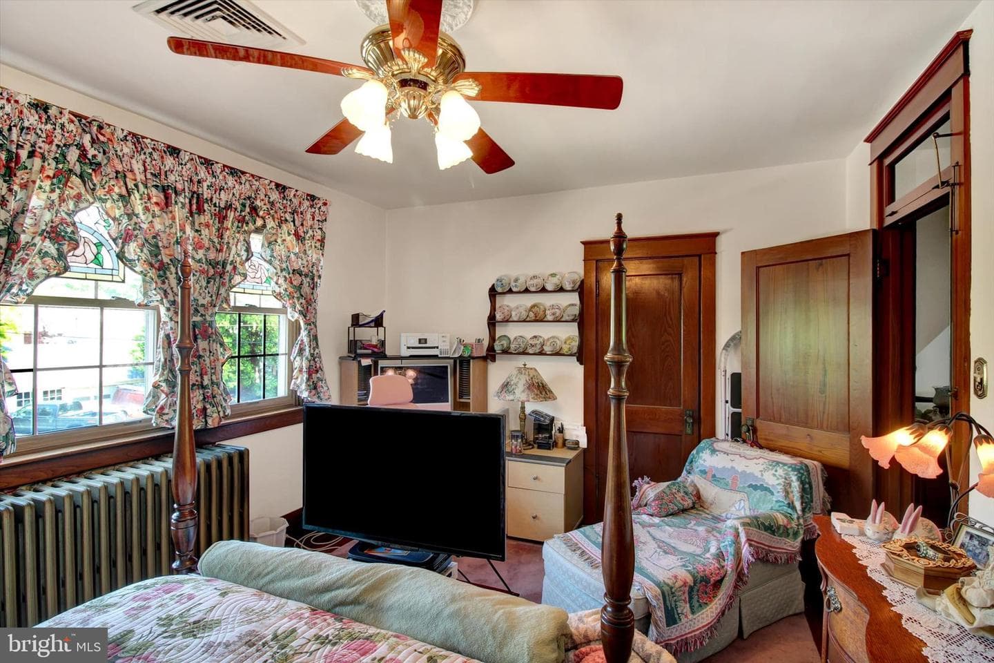 238 E Walnut Street photo 18