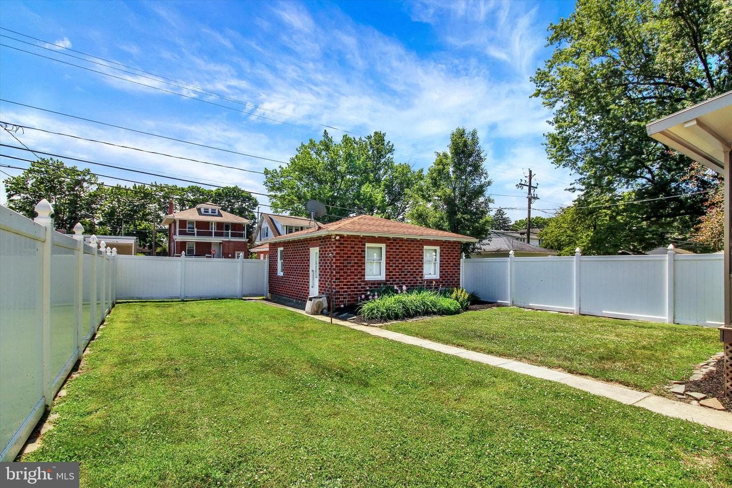 238 E Walnut Street photo 26