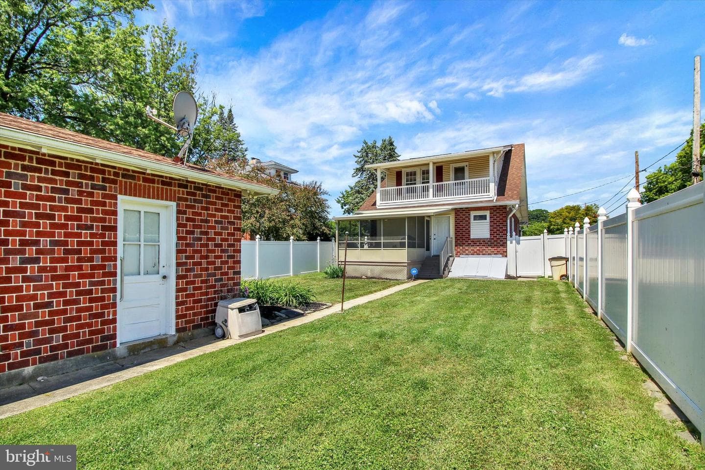 238 E Walnut Street photo 27