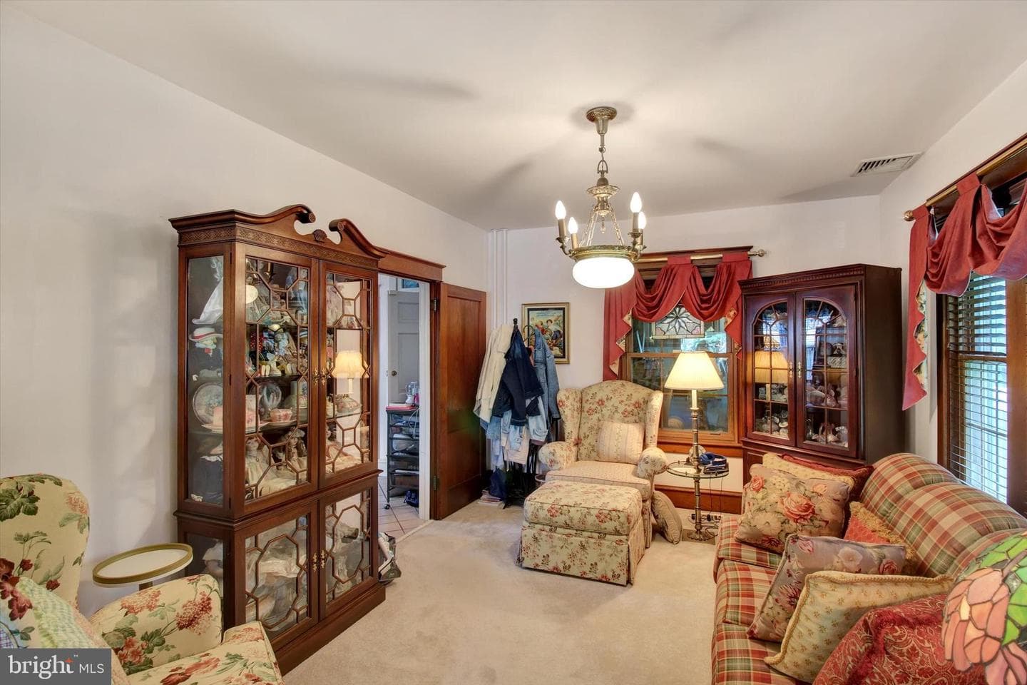 238 E Walnut Street photo 7