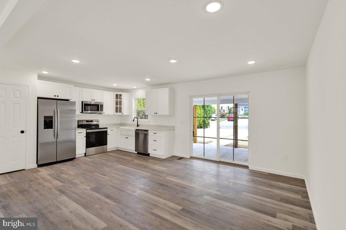 2515 Girard Avenue photo 10
