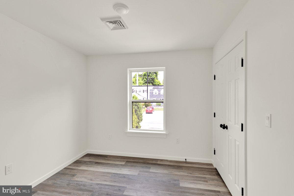 2515 Girard Avenue photo 24