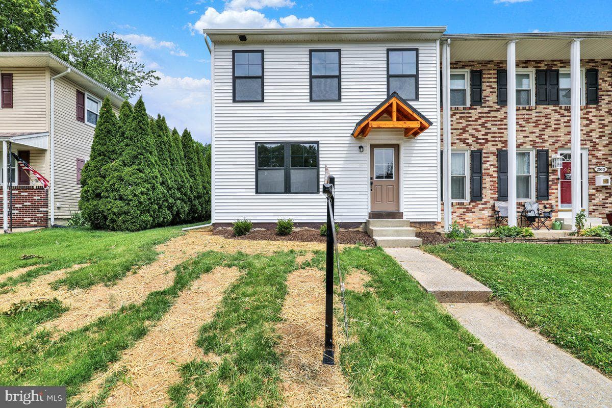 2515 Girard Avenue photo 4