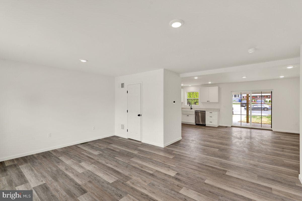 2515 Girard Avenue photo 6