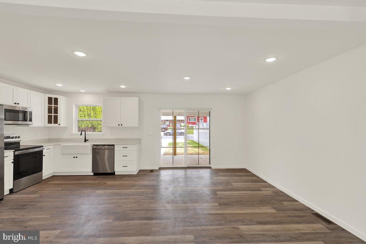 2515 Girard Avenue photo 9