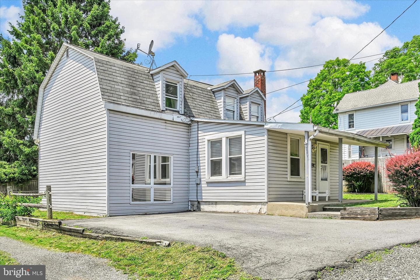 2114 Spring photo 6