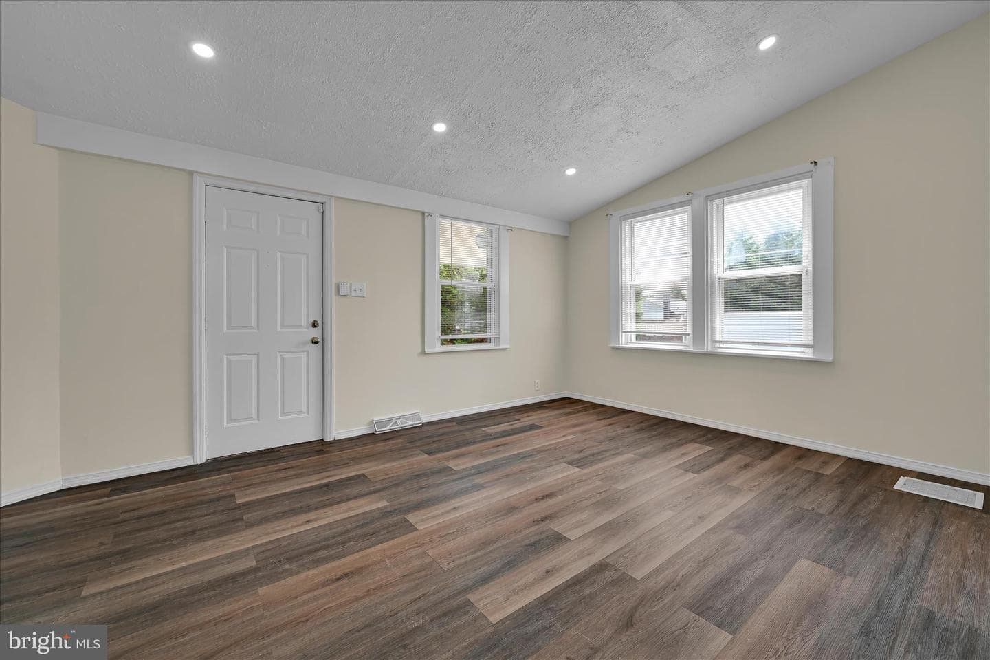 2114 Spring photo 8