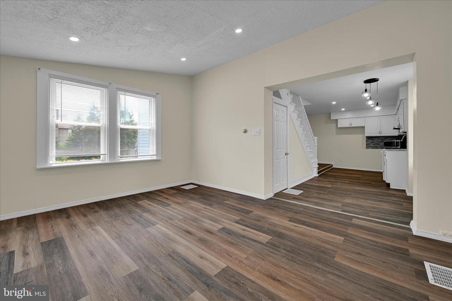 2114 Spring photo 9