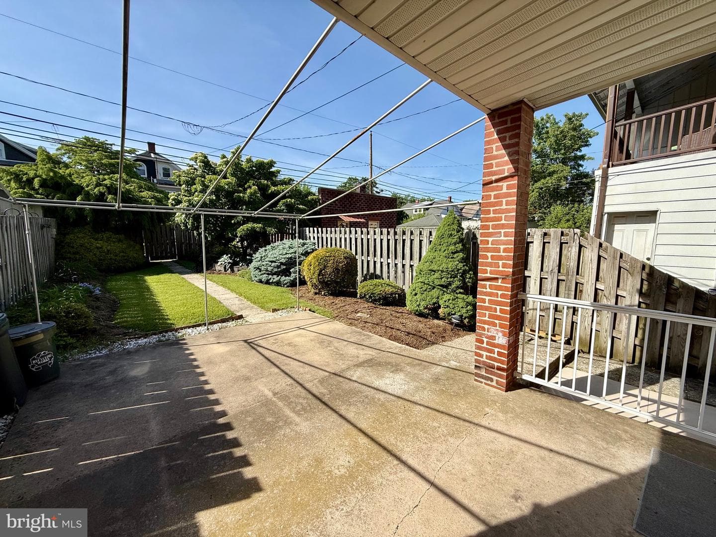 1557 Dauphin Av photo 31