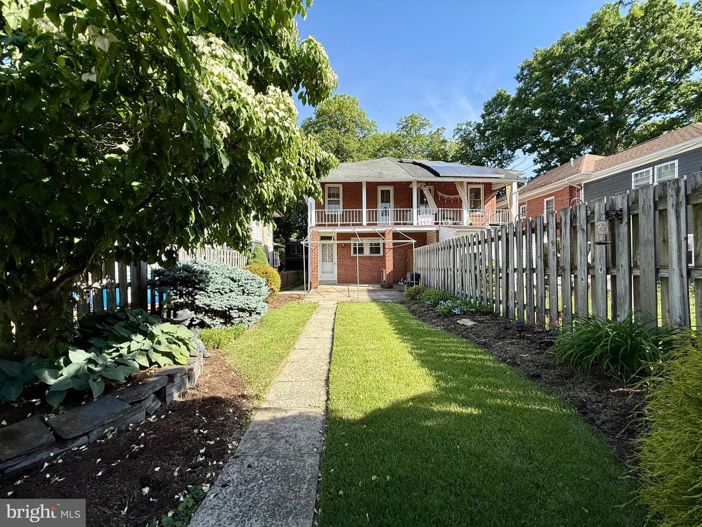 1557 Dauphin Av photo 33