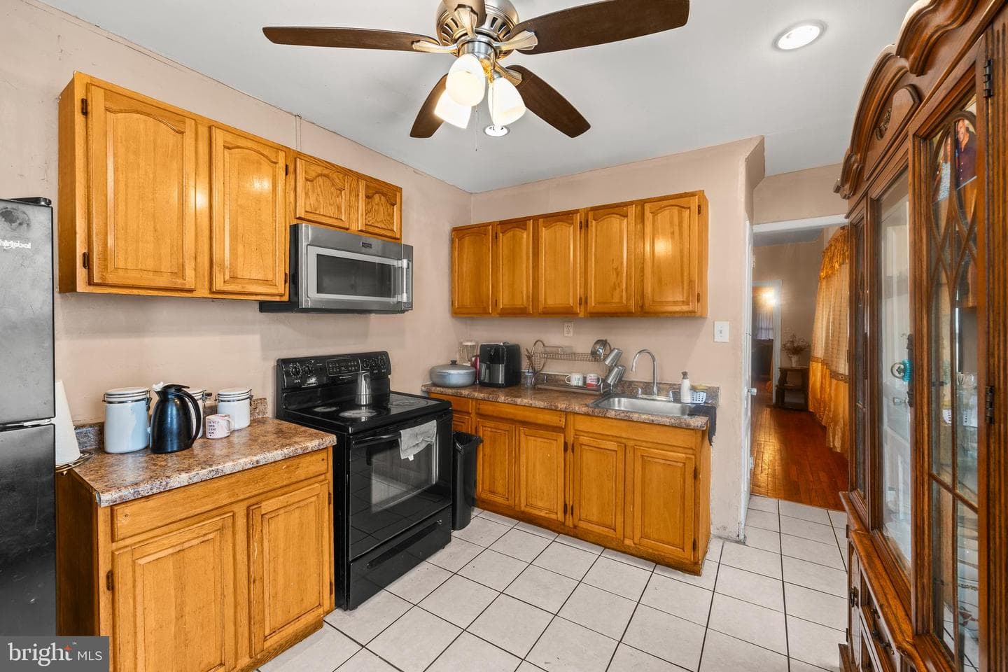221 W Oley Street photo 9