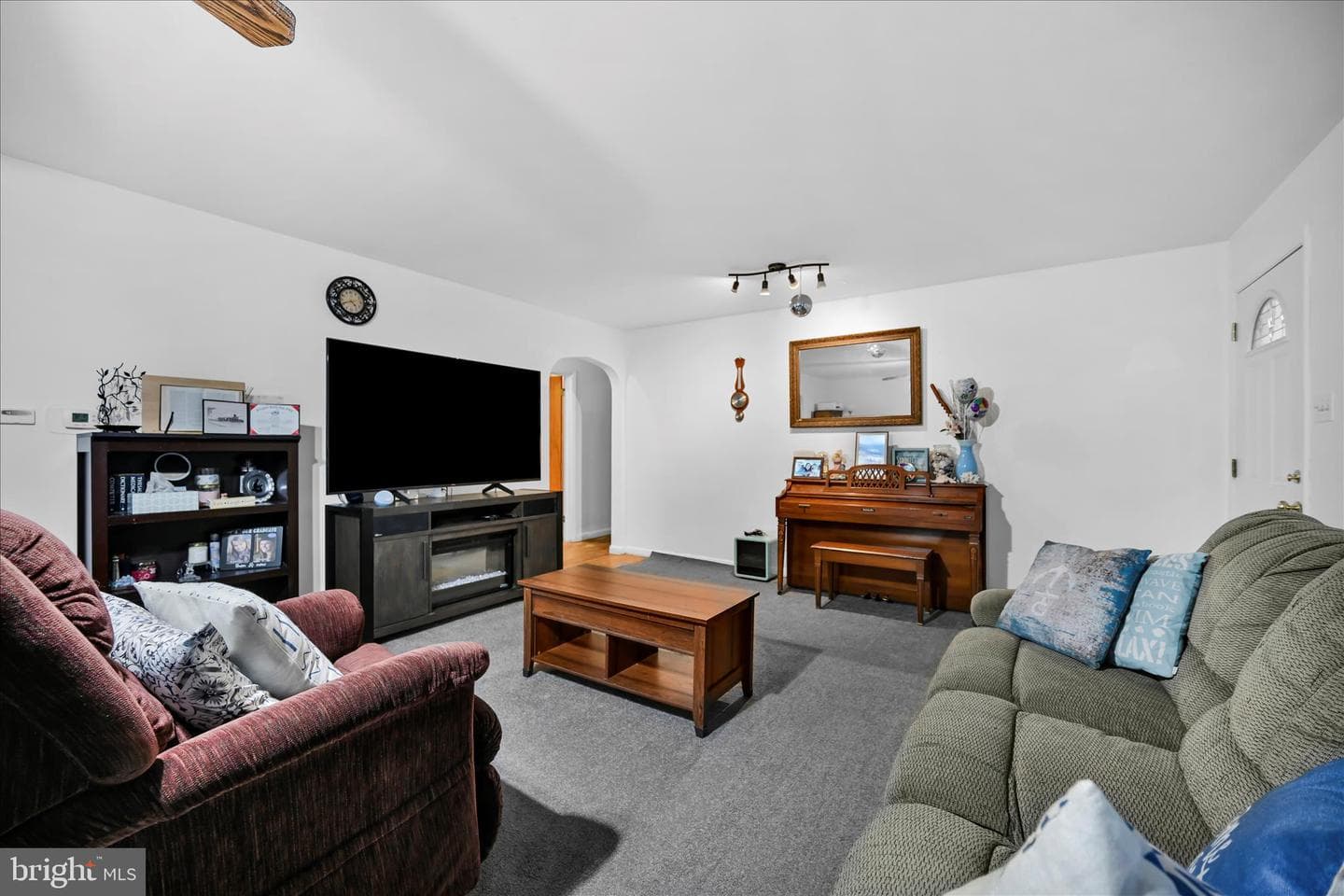 593 Mull Avenue photo 6