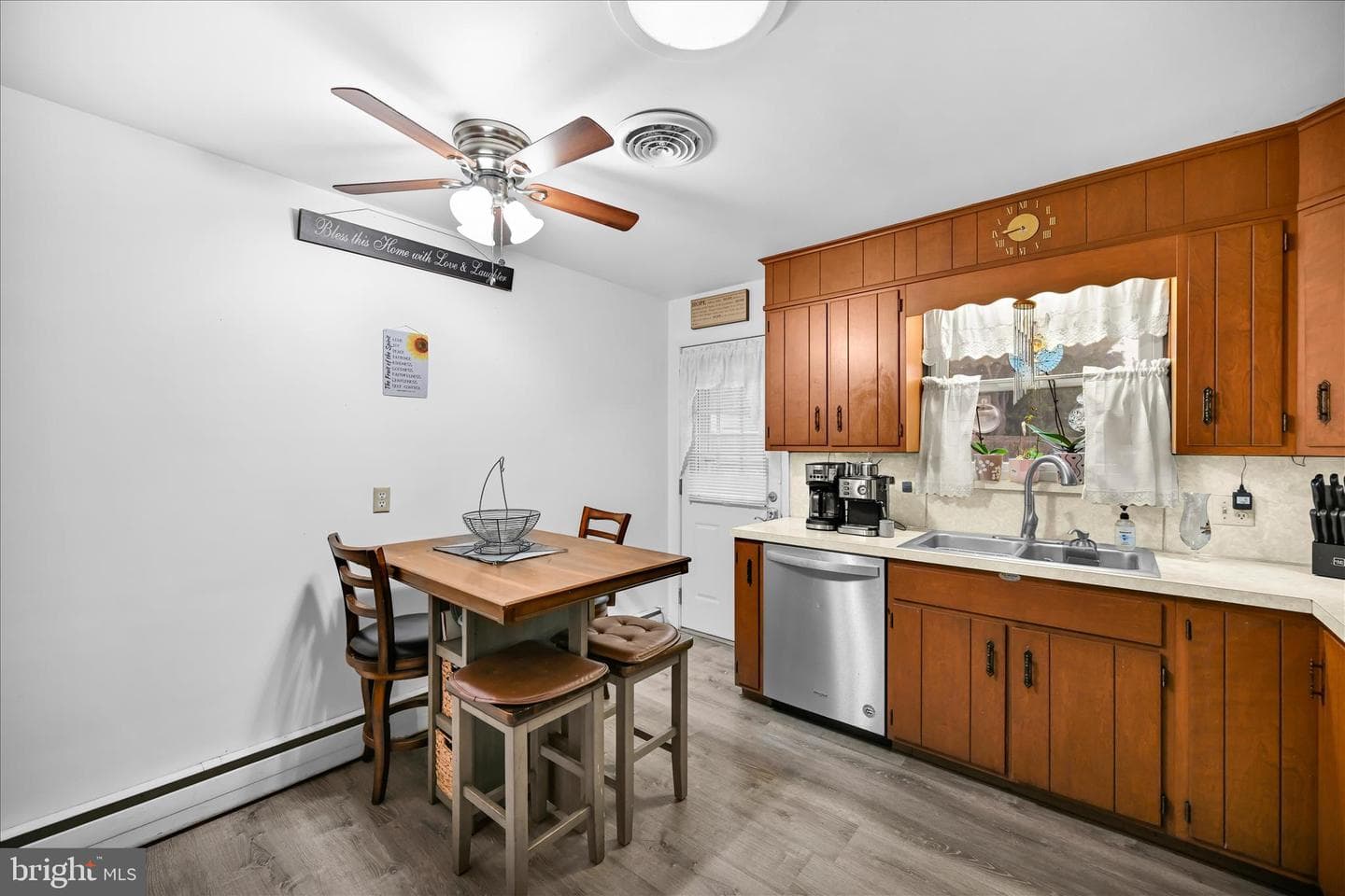 593 Mull Avenue photo 8