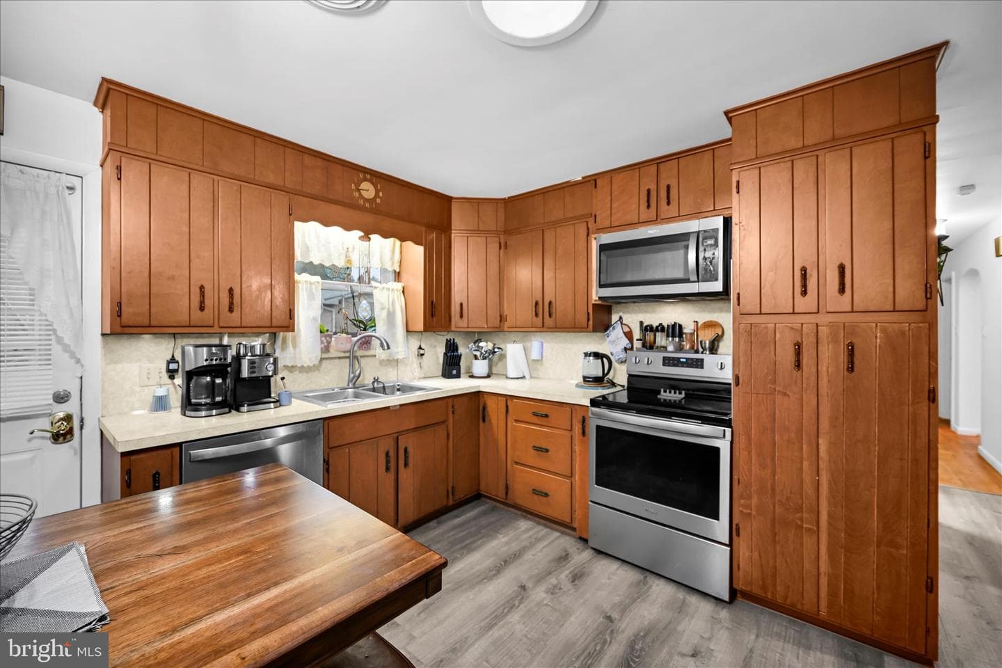 593 Mull Avenue photo 9