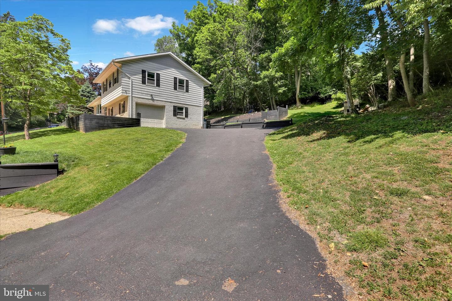 1907 Holly Road photo 3