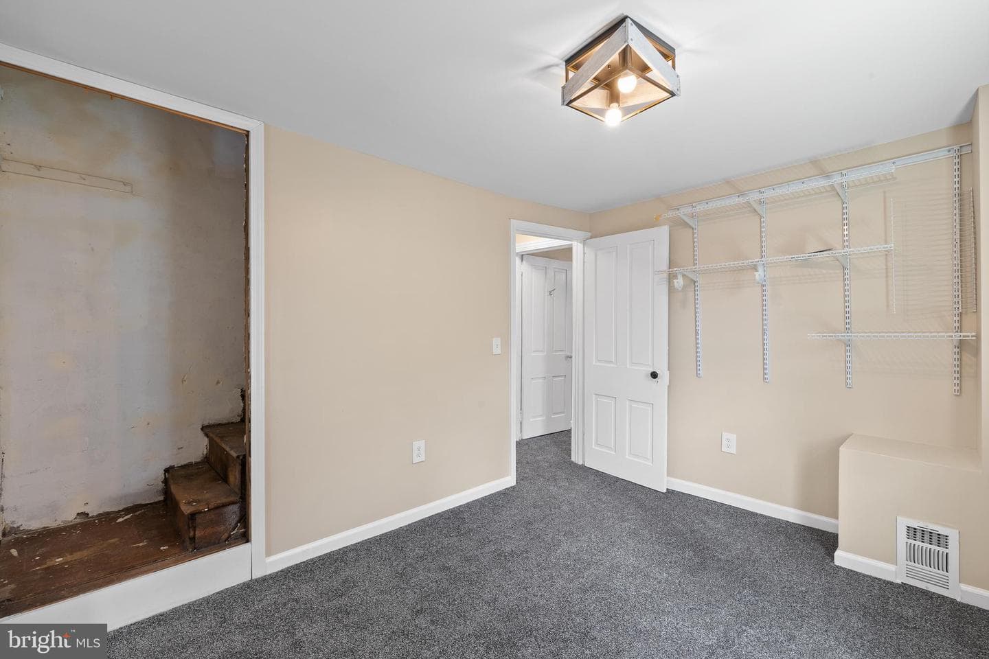218 Cinder Street photo 16