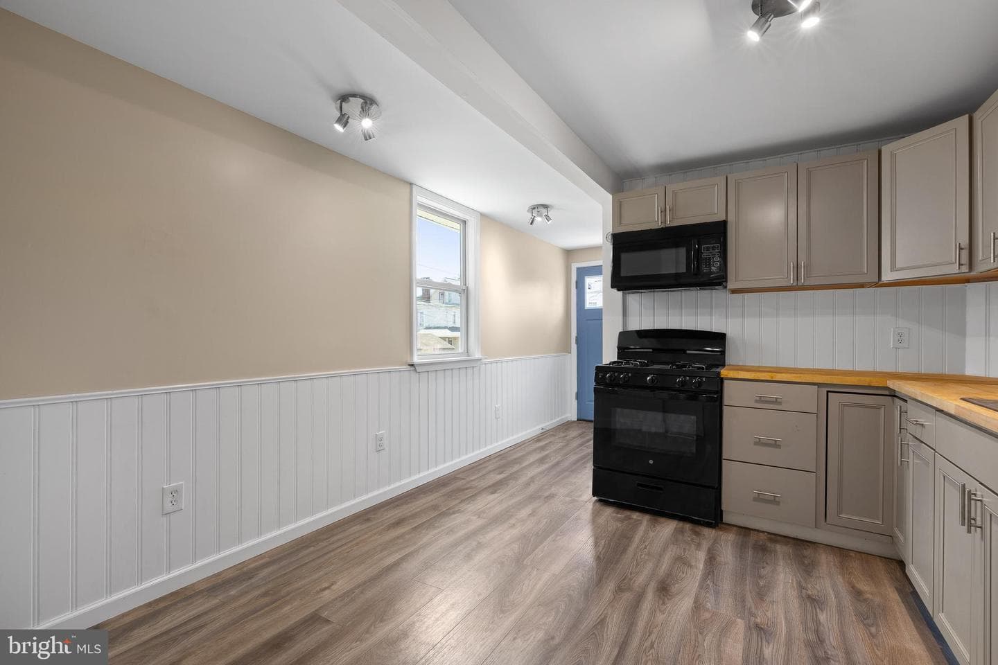 218 Cinder Street photo 8