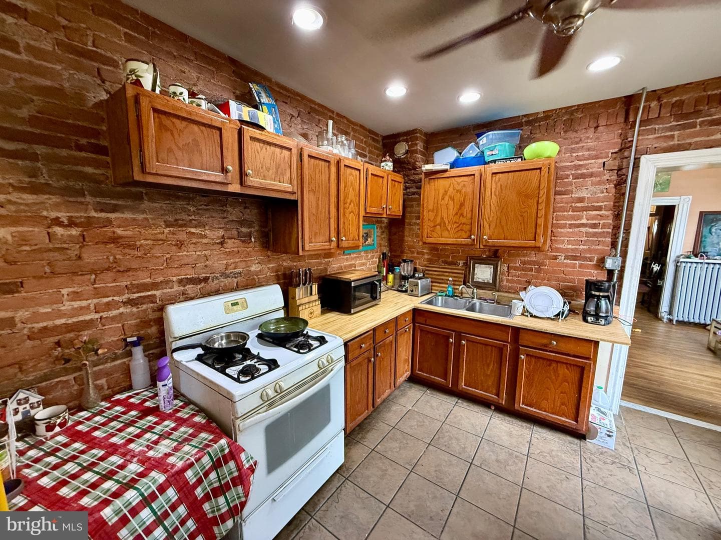 326 Windsor Street photo 9