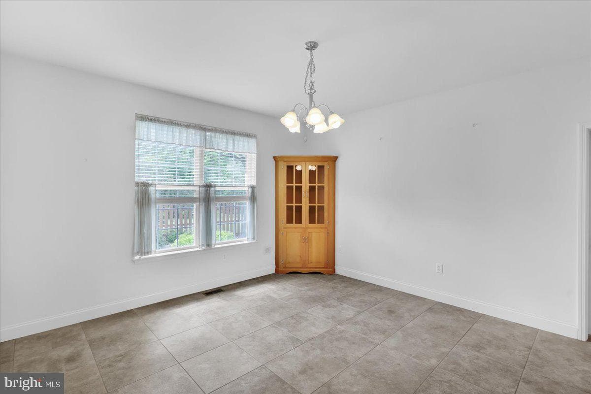 52 Harry Avenue photo 11