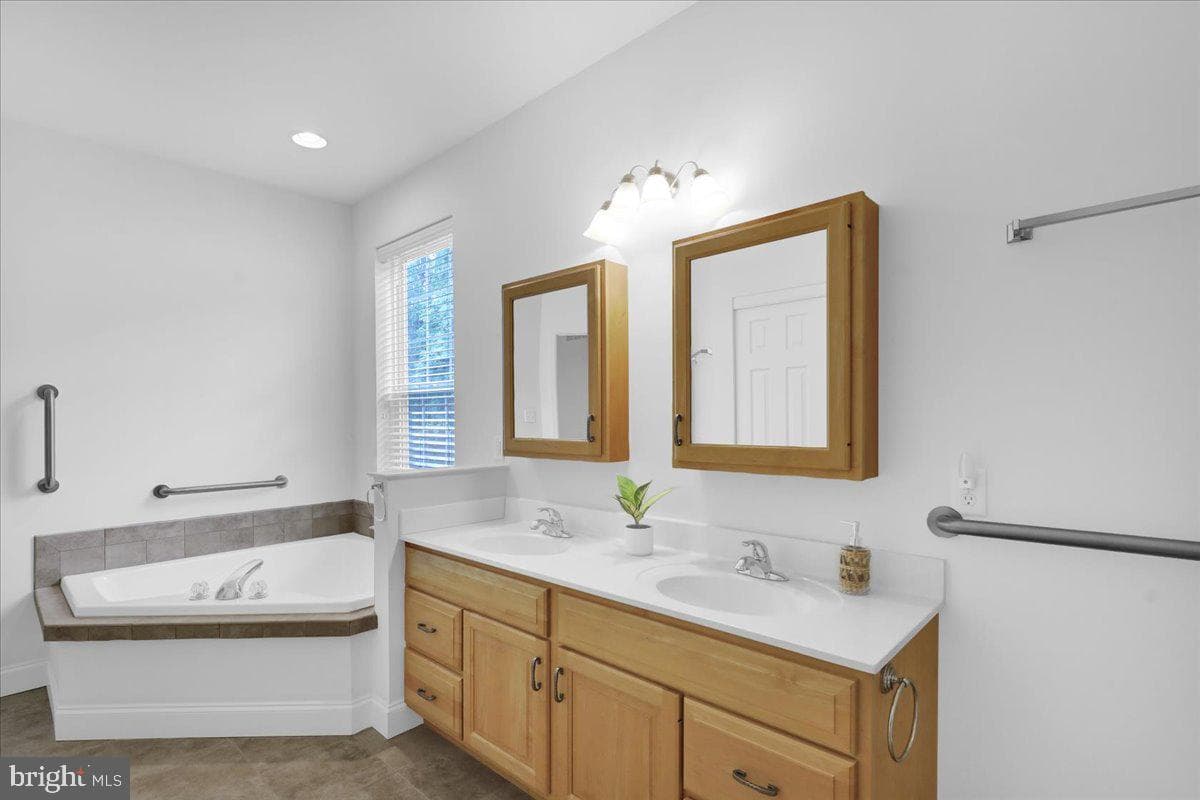 52 Harry Avenue photo 31