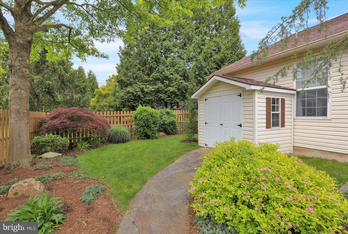 52 Harry Avenue photo 36