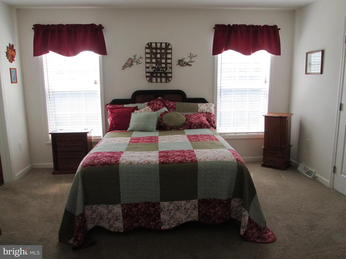 22 Finch Drive N photo 19