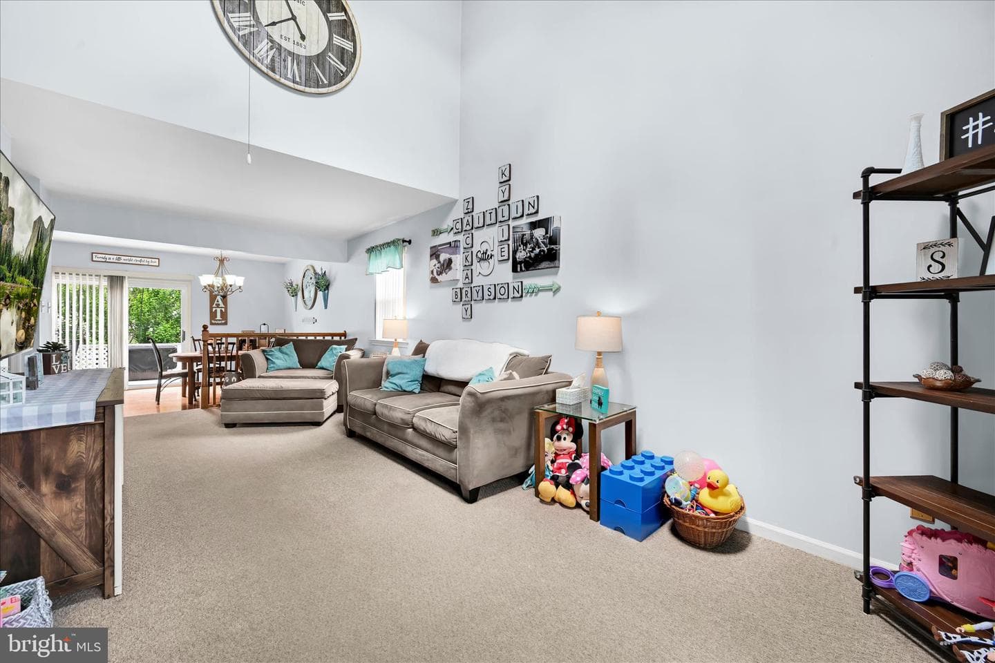 607 Independence Court photo 11