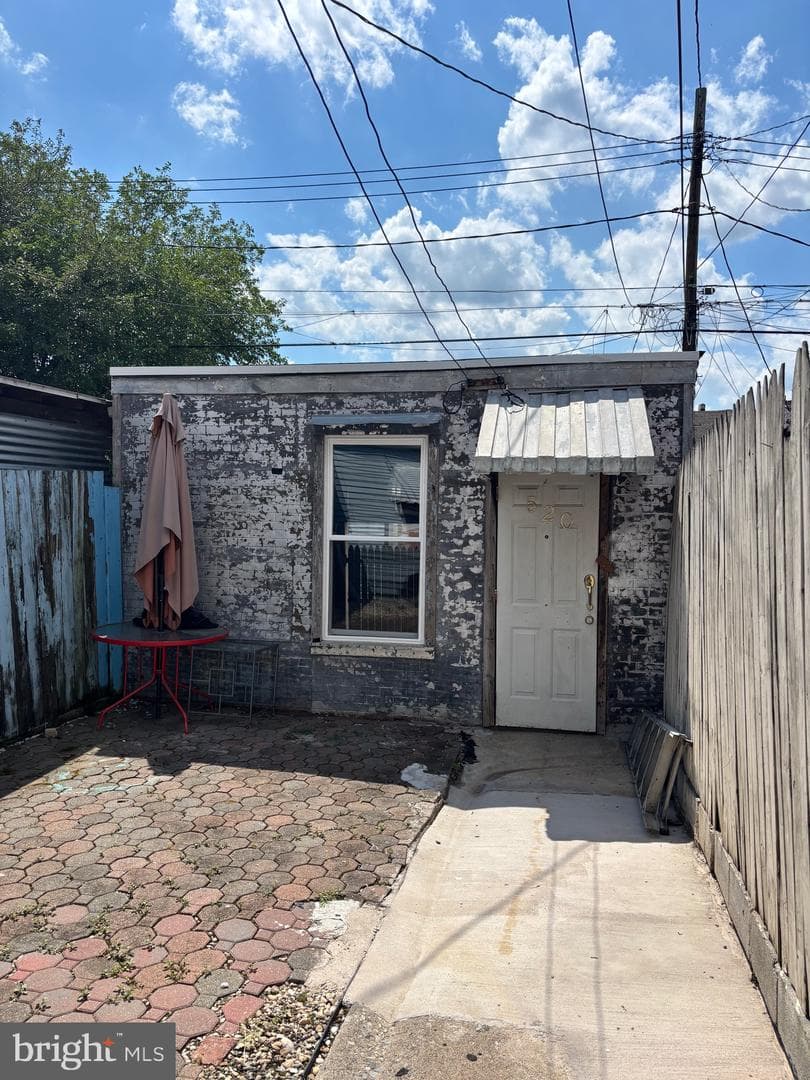 520 Moss Street photo 6