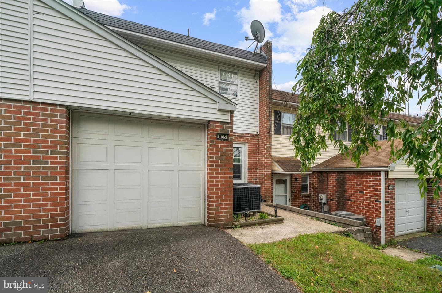 825 Woodchuck Lane photo 3