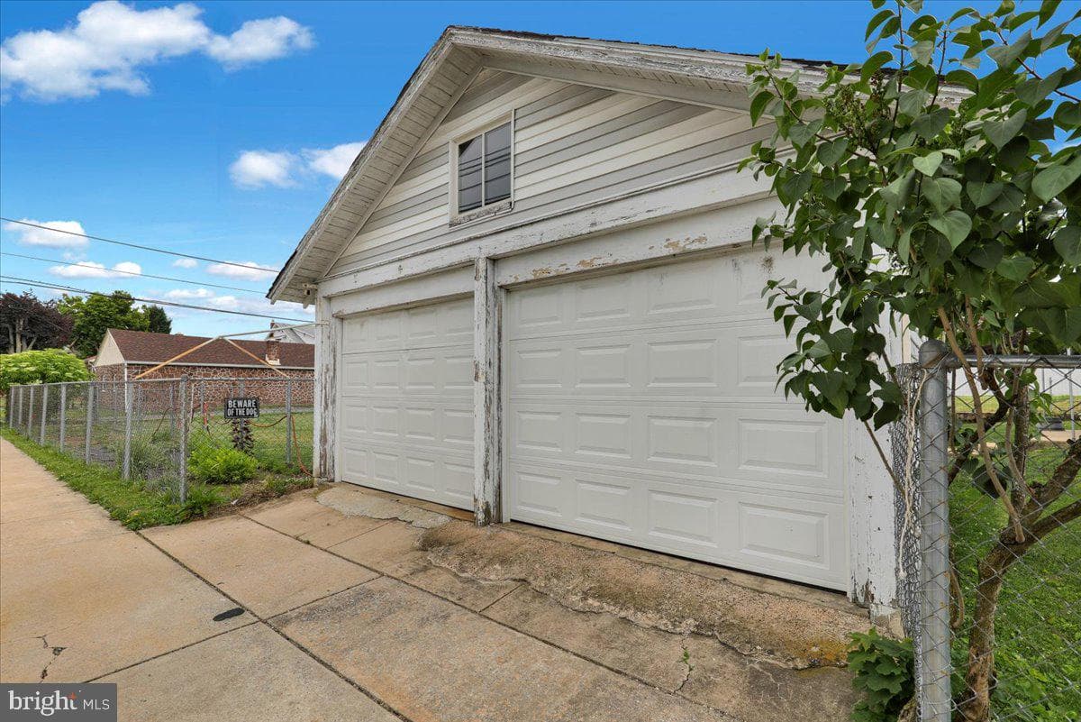 433 Eisenbrown Street photo 38