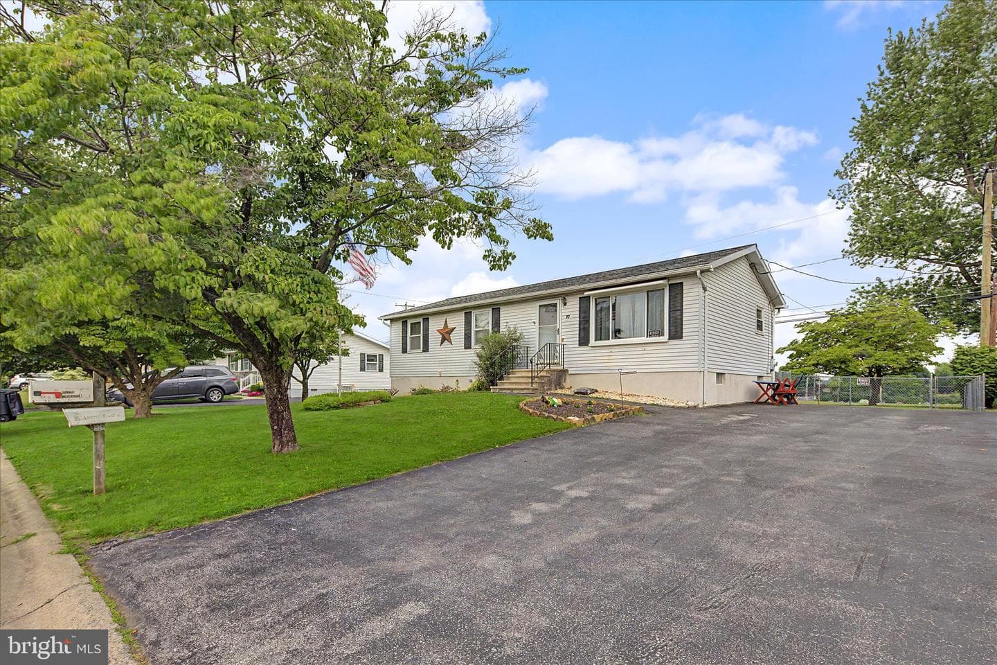 27 Maywood Avenue photo 3