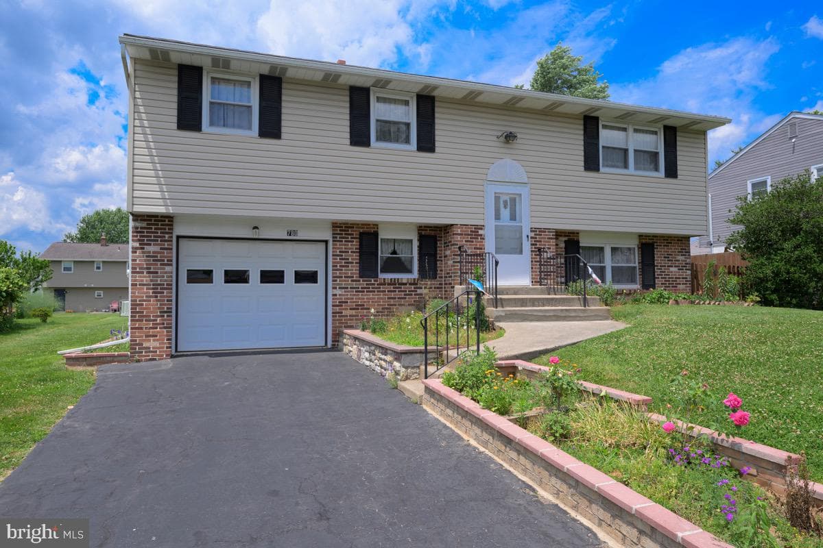 780 Pomander Ave, Reading