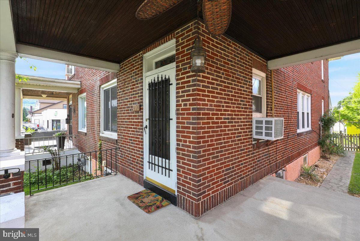 202 Madison Avenue photo 4
