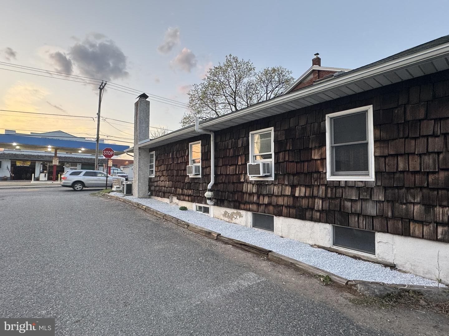 648 N Reading Avenue N photo 3