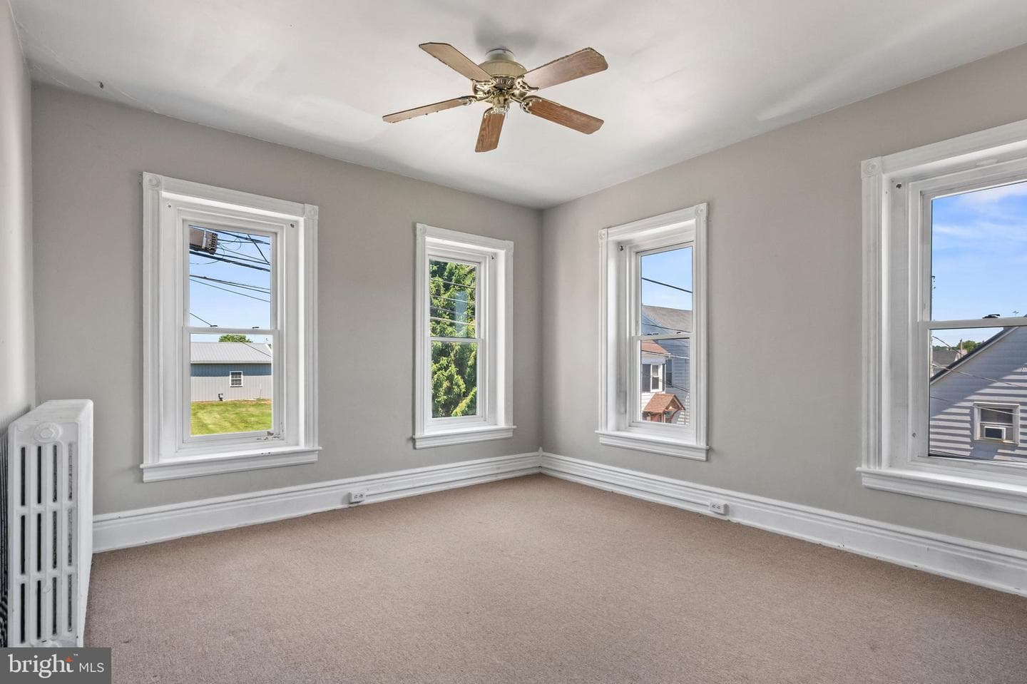 414 W Walnut Street photo 19