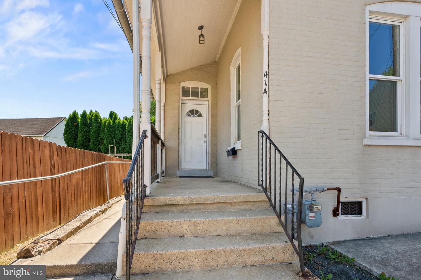 414 W Walnut Street photo 2