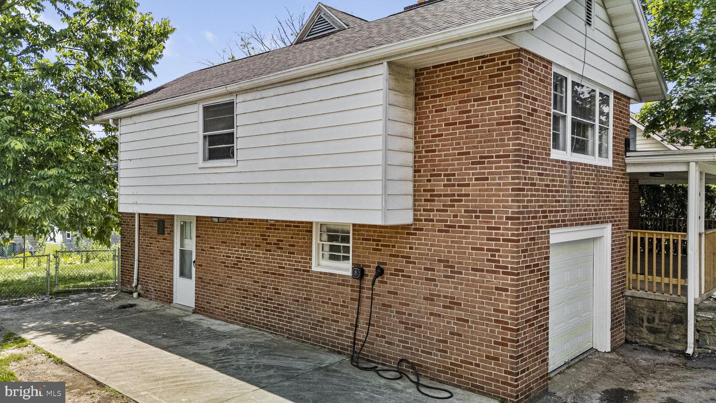 2400 Van Reed Road photo 23