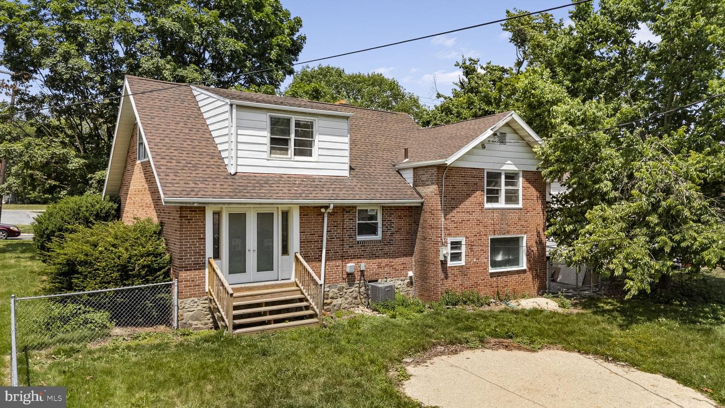 2400 Van Reed Road photo 3