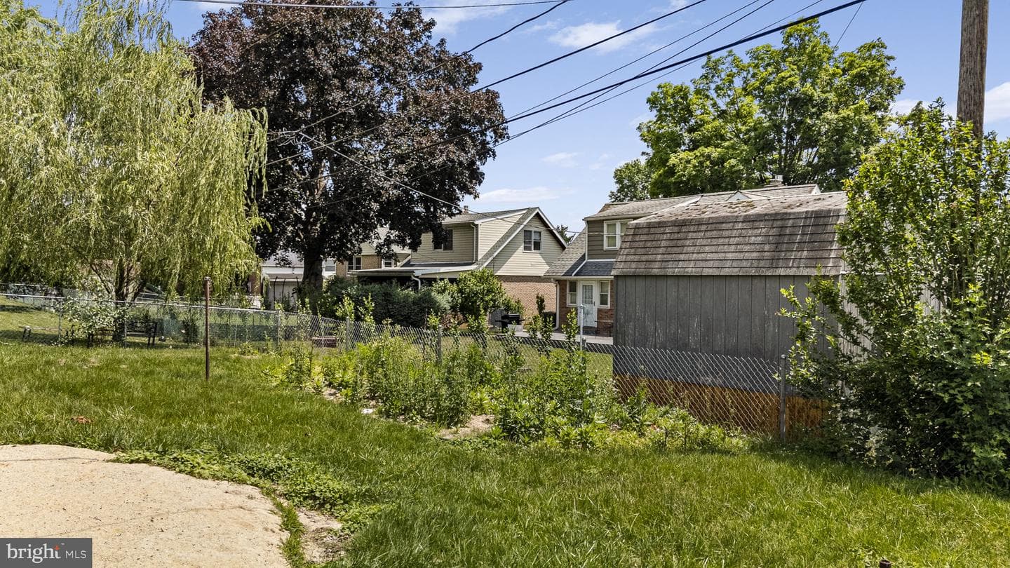 2400 Van Reed Road photo 7