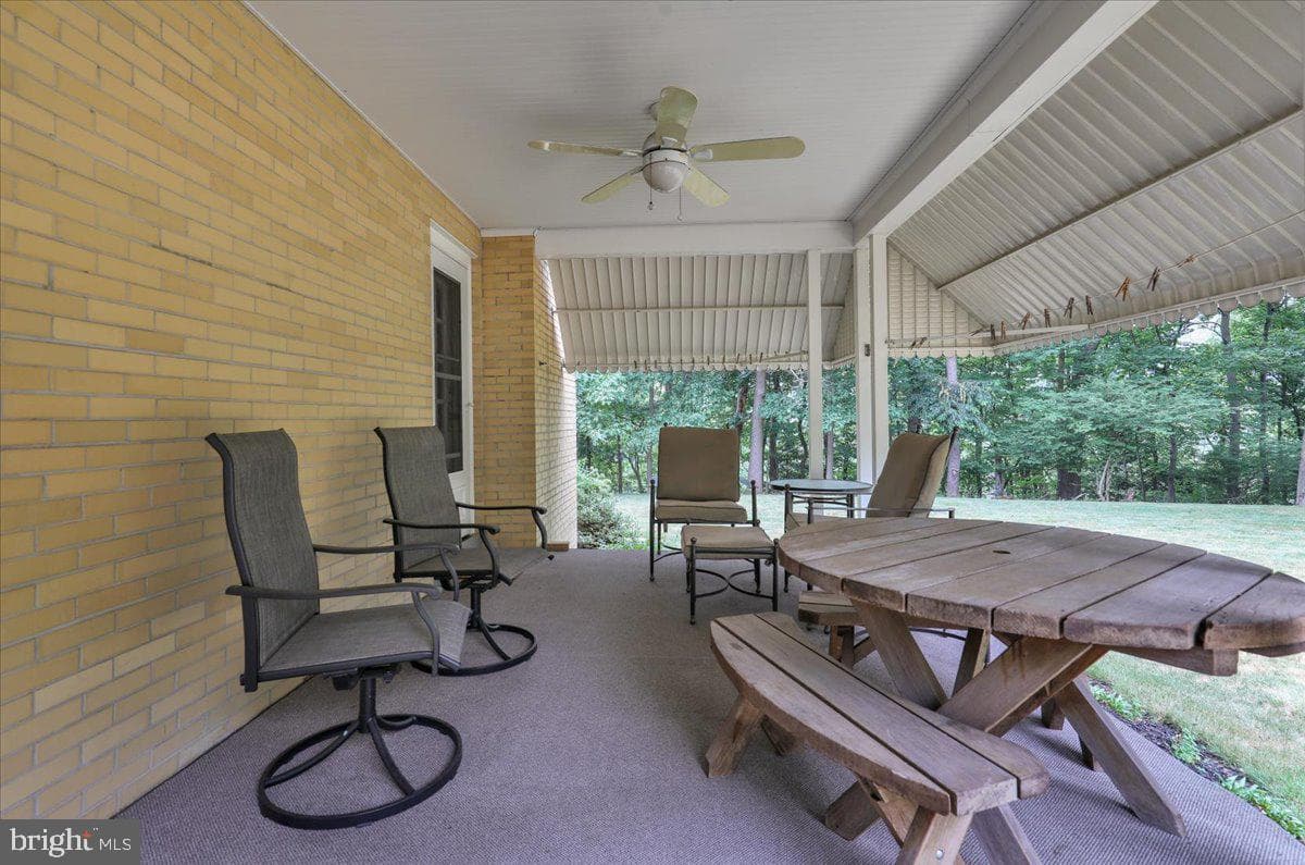 61 Weaver Lane photo 4